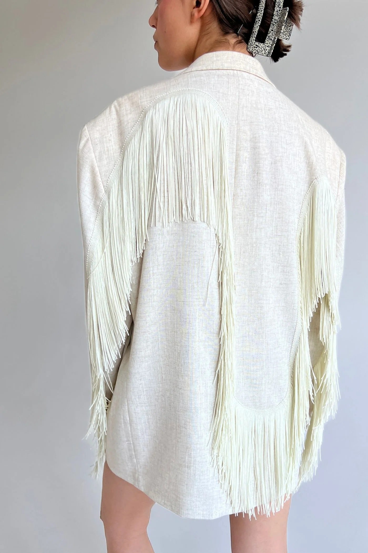 Casaco blazer branco com franjas e coração