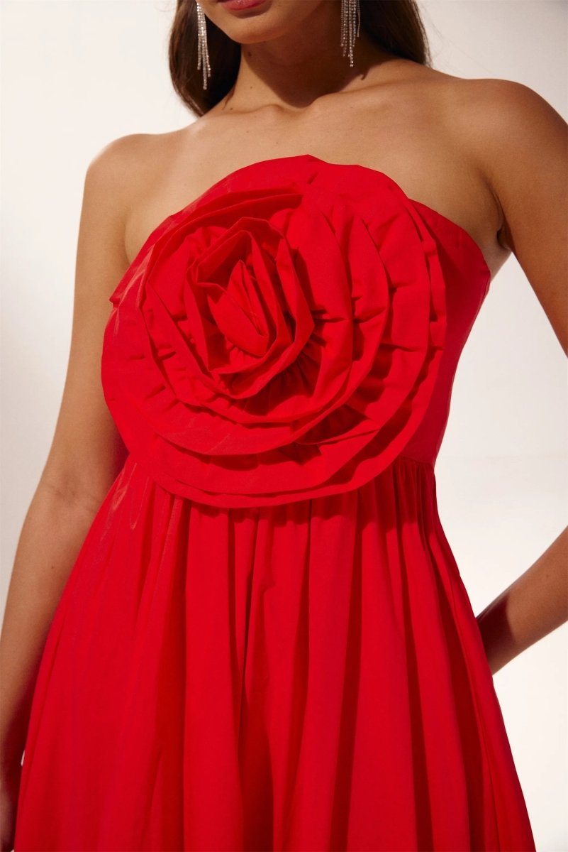 Sculpted Flower Strapless Maxi Dress-Sunfere