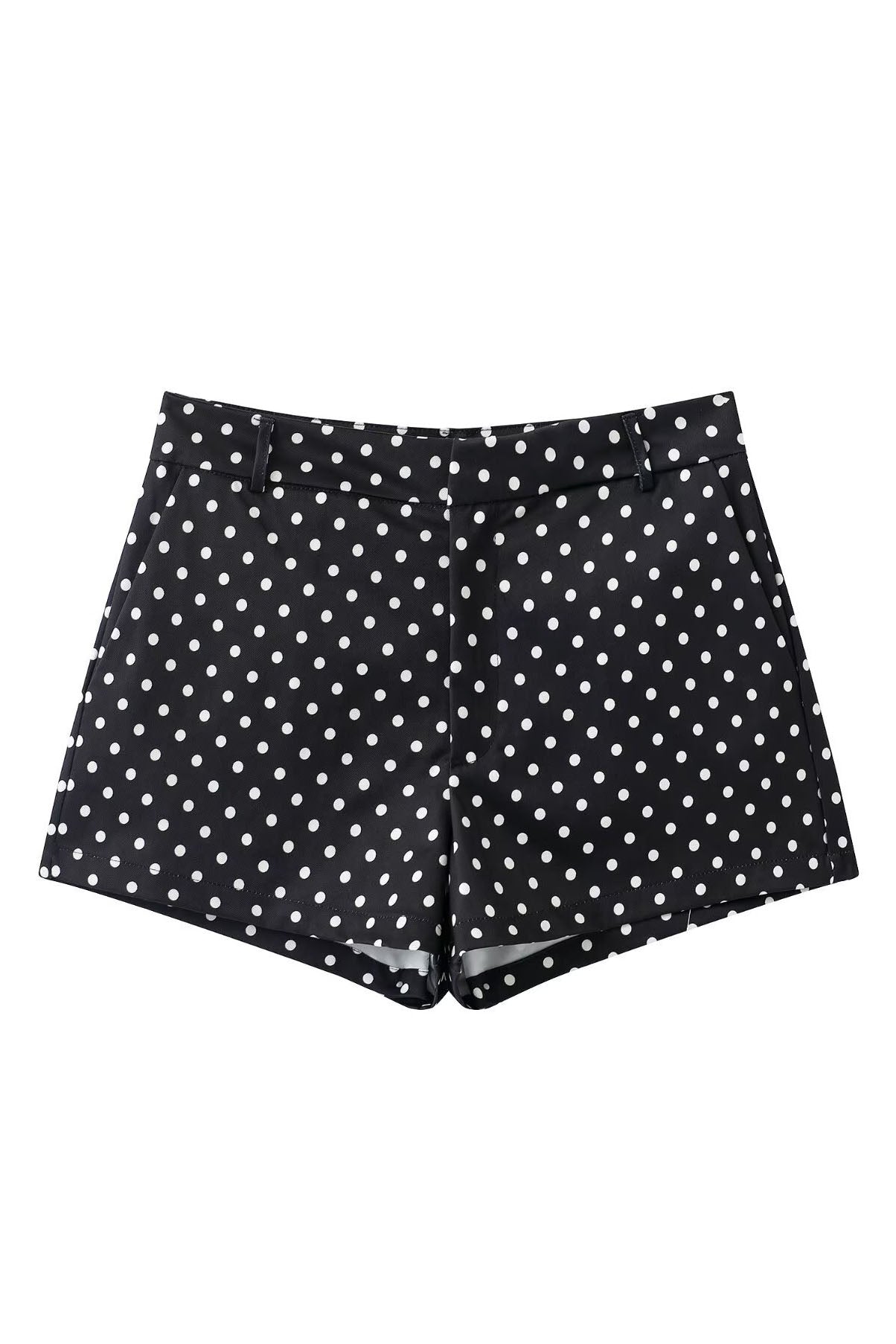 Conjunto de pantalones cortos con cuello alto y lunares